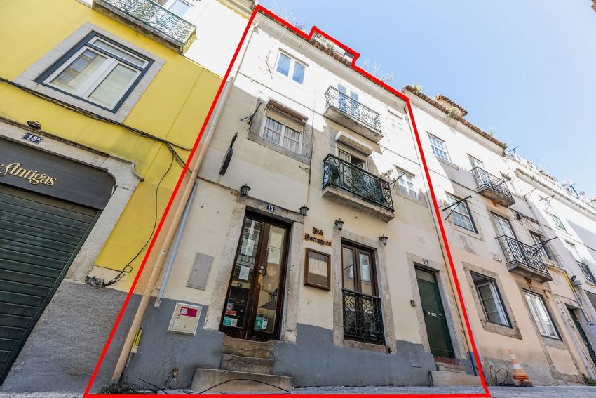 Imagem Fachada de prédio de uso misto em Rua da Barroca