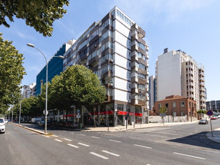Imagem Vistas de apartamento t1 em Avenida Columbano Bordalo Pinheiro, 85