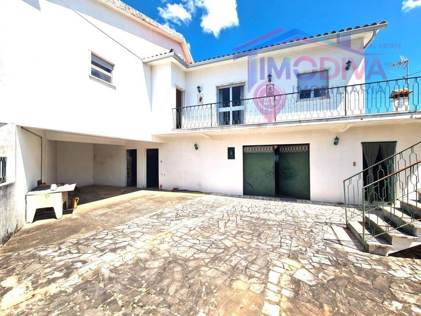 Imagem Garagem de  moradia independente em Vila Facaia