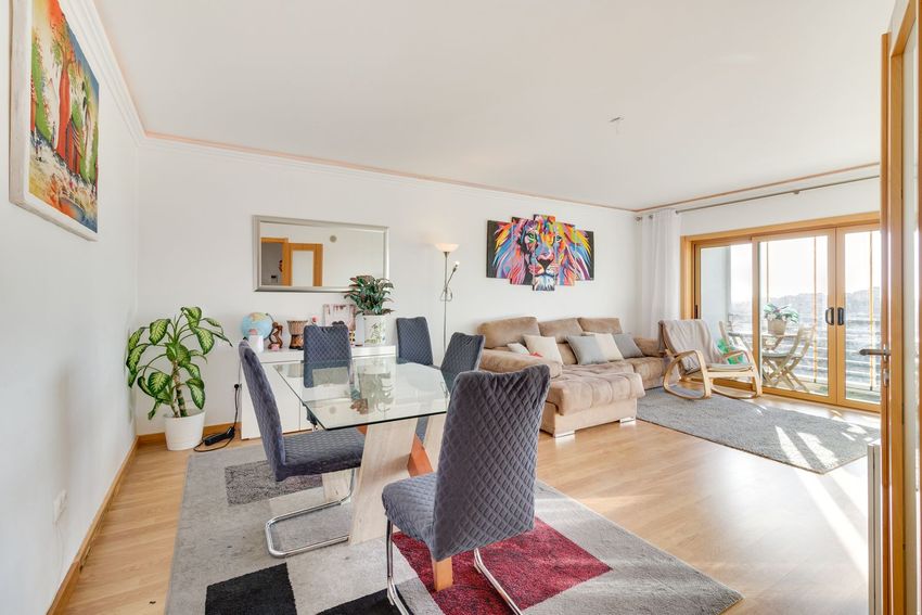 Imagem Sala de estar de apartamento t3 em Avenida Luís Sá, 15