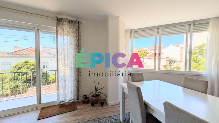 Imagem Sala de estar de apartamento t3 em Rua Doutor Sá Marques, 3