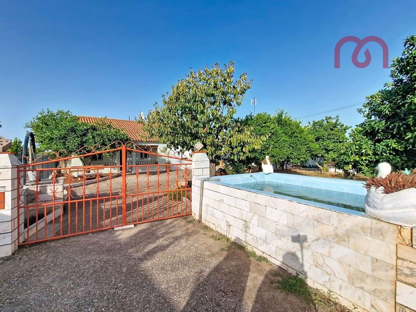 Imagem Piscina de  moradia independente em Arcos
