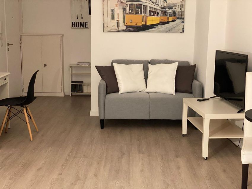 Imagem Sala de estar de apartamento t1 em Rua da Constituição, 1120