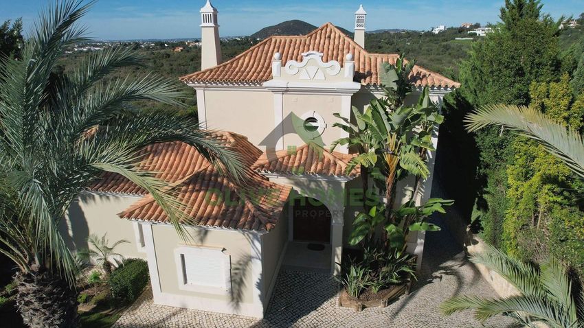 Imagem Fachada de  moradia independente em Areeiro - Vale Formoso