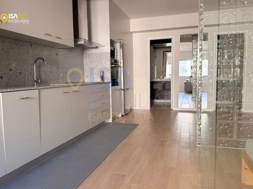 Imagem Cozinha de apartamento t1 em Rua Adriano Pinto Basto