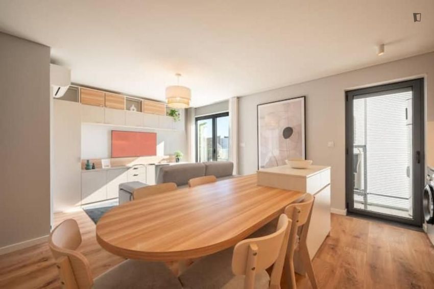Imagem Cozinha de apartamento t2 em Rua Snu Abecassis