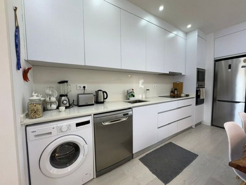 Imagem Cozinha de apartamento t2 em Rua Cidade da Beira