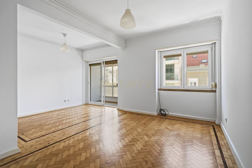 Imagem Divisão de apartamento t3 em Avenida Óscar Monteiro Torres, 51