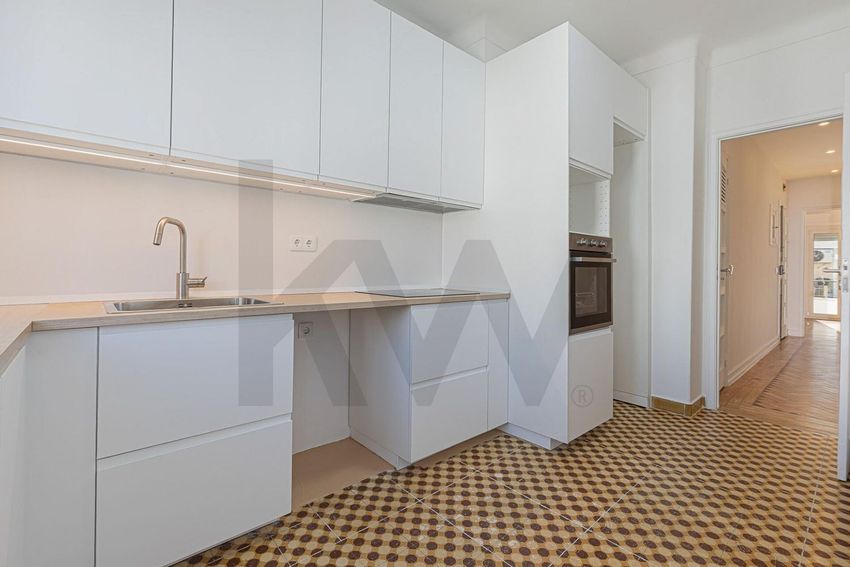 Imagem Cozinha de apartamento t2 em Avenida Henrique Galvão, 10