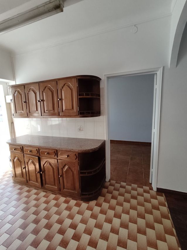 Imagem Cozinha de apartamento t4 em Avenida Dr. Egas Moniz, 37