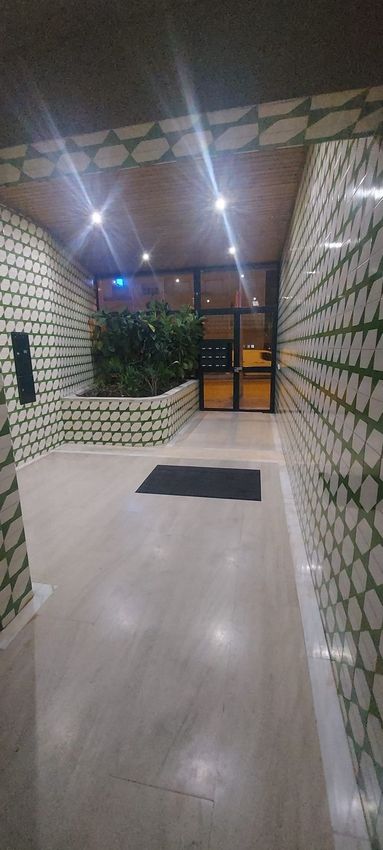 Imagem Escadas de apartamento t1 em Estrada dos Ciprestes, 50