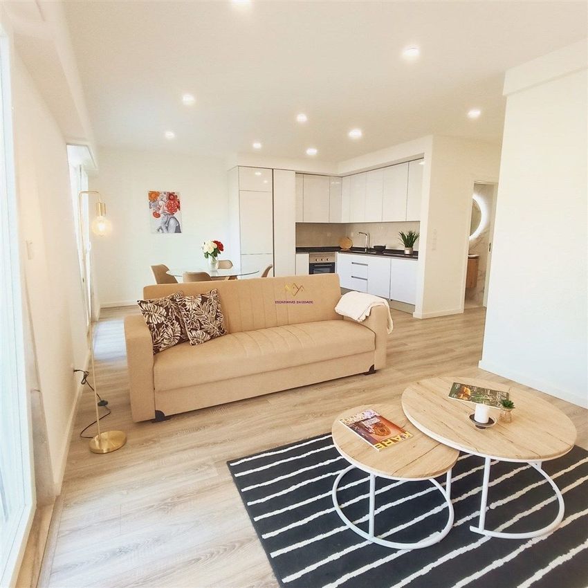 Imagem Sala de estar de apartamento t3 em Rua Manuel Múrias