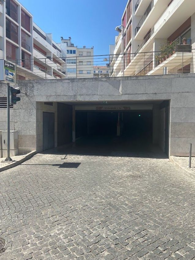 Imagem Vistas de garagem em Rua do Quelhas