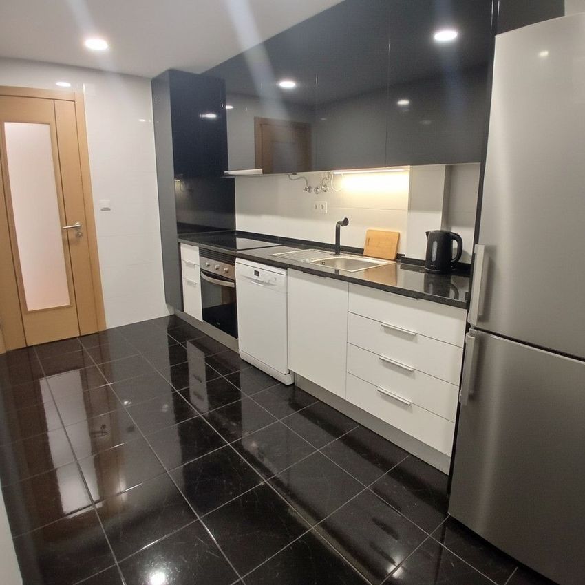 Imagem Cozinha de apartamento t3 em Avenida do Brasil