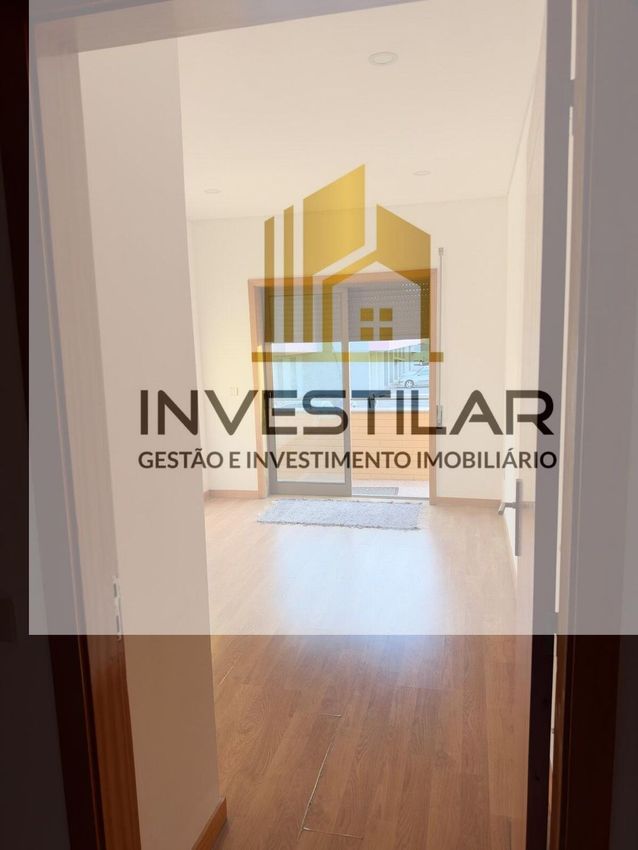 Imagem Corredor de apartamento t3 em Silveiros