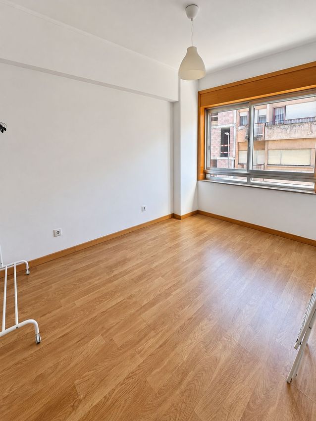 Imagem Divisão de apartamento t1 em Rua Aires de Ornelas, 134
