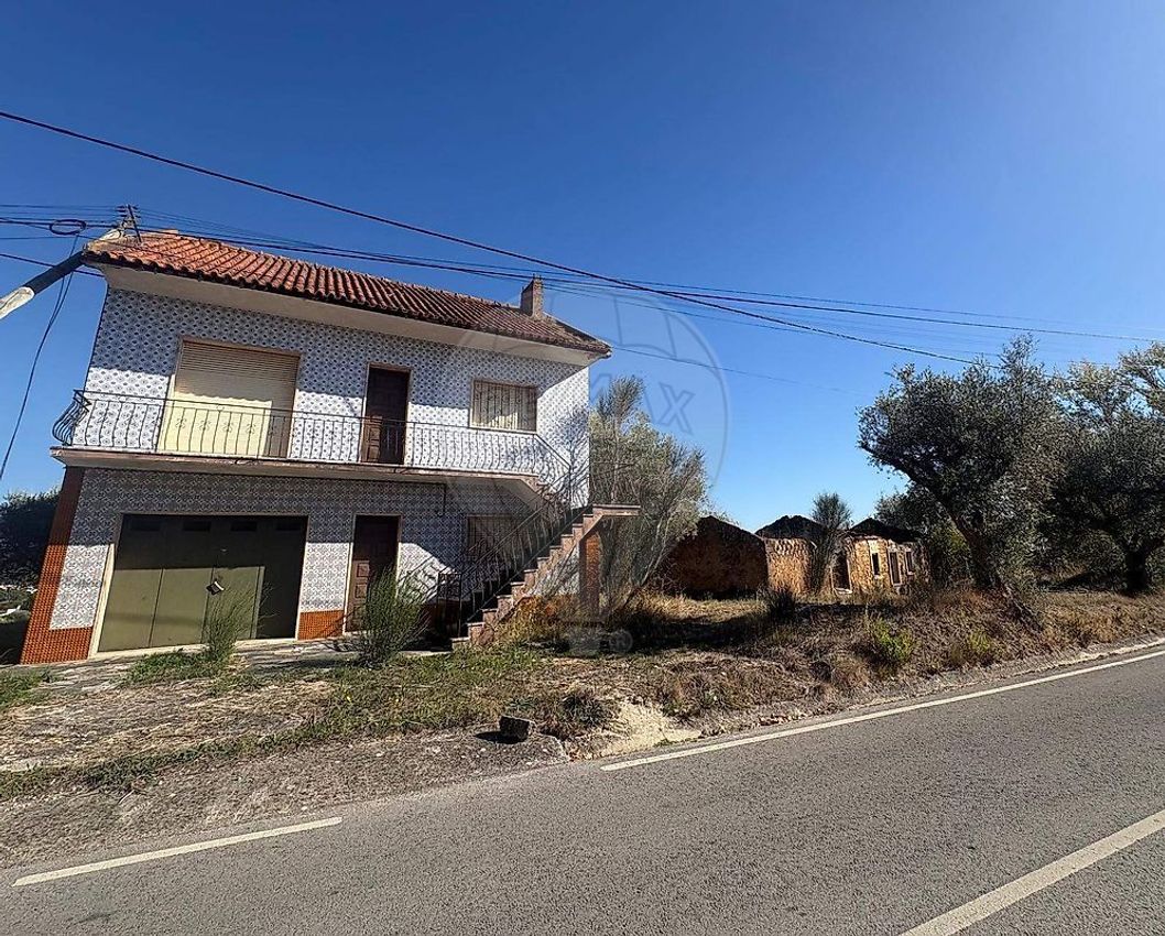 Зображення Фасад,  окремий будинок чи котедж, Tomar e Santa Maria dos Olivais