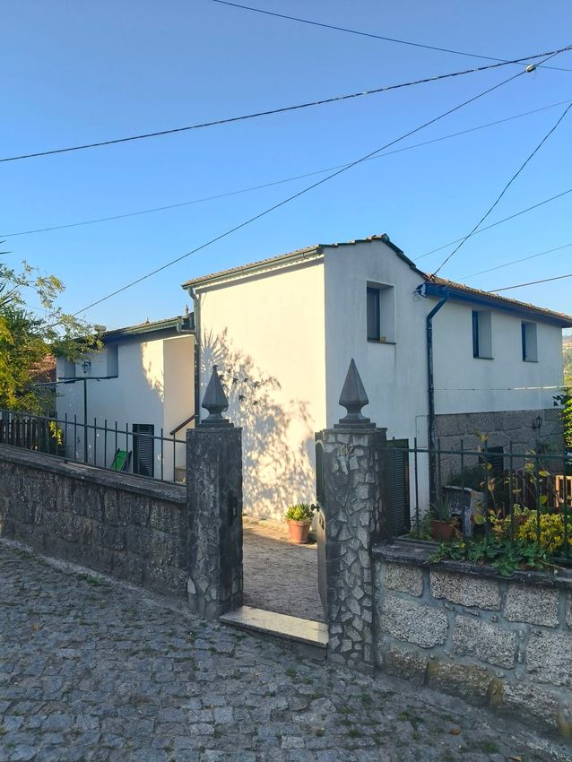 Imagem Fachada de apartamento t2 em Rua do Tapado, 113 b