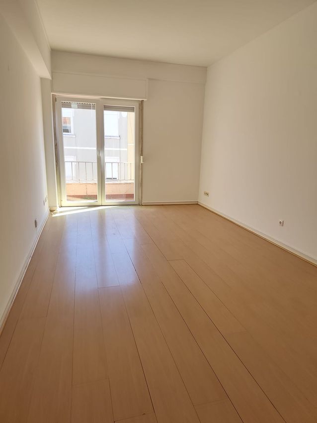 Imagem Sala de estar de apartamento t1 em Rua Tenente Ferreira Durão