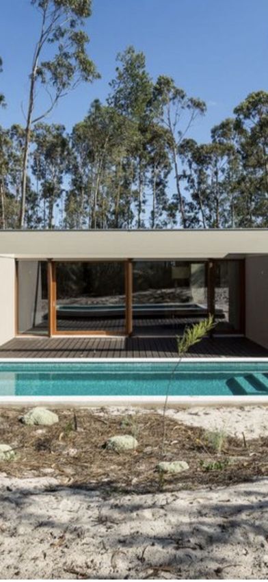 Imagem Piscina de terreno em Rua Mosteiro, 105