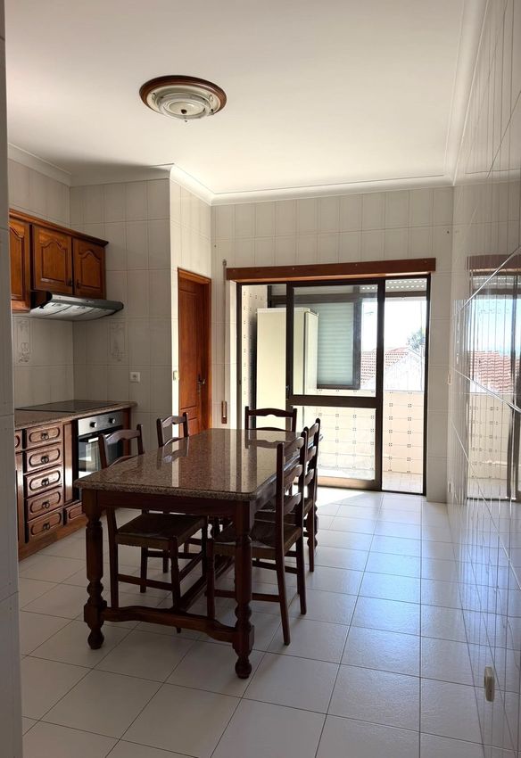 Imagem Cozinha de apartamento t3 em Rua Senhora de Mércules, 6