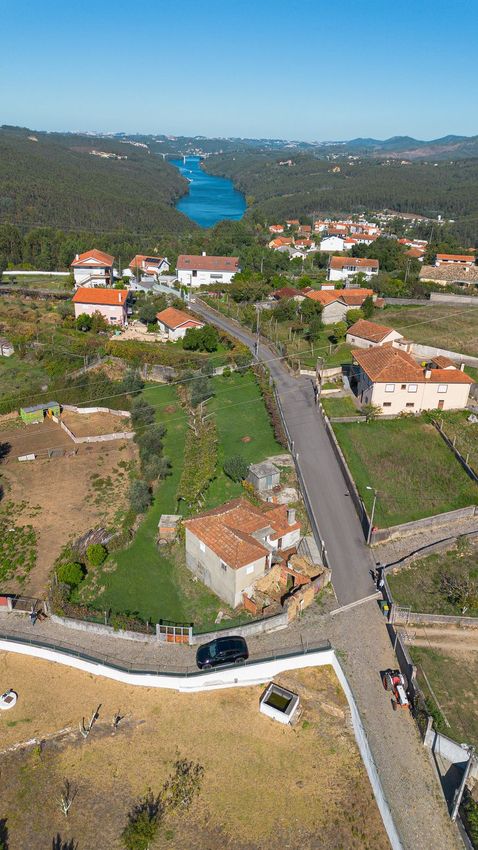 Зображення  окремий будинок чи котедж, Rua do Outeiro