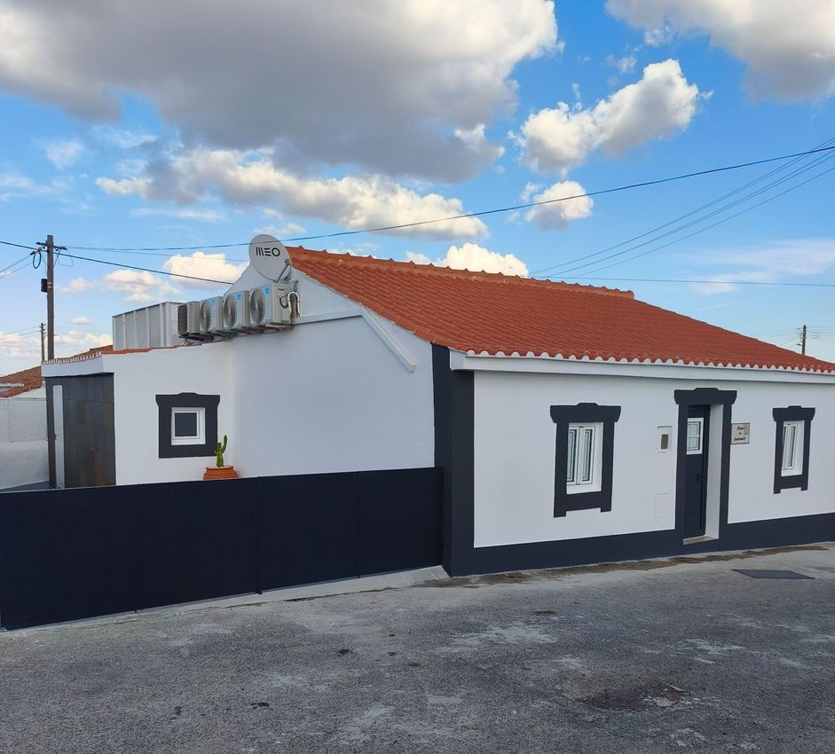 Imagem Fachada de  moradia independente em Azinhal