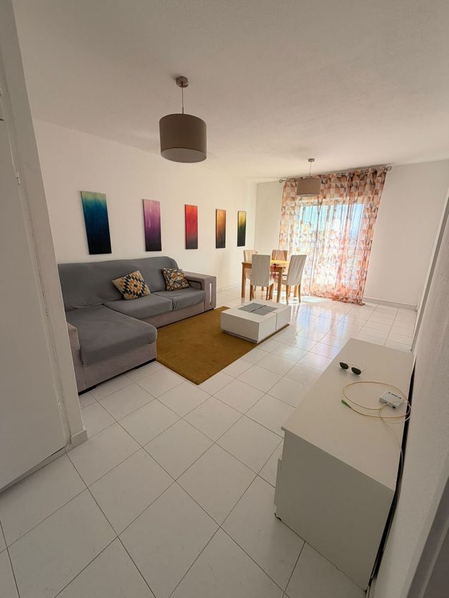 Imagem Sala de estar de apartamento t3 em Praceta Doutor Barbosa du Bocage, 4