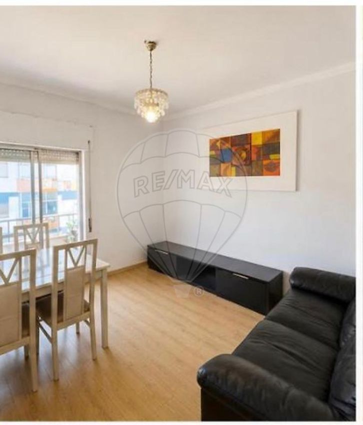 Imagem Sala de estar de apartamento t2 em Rua da Estremadura