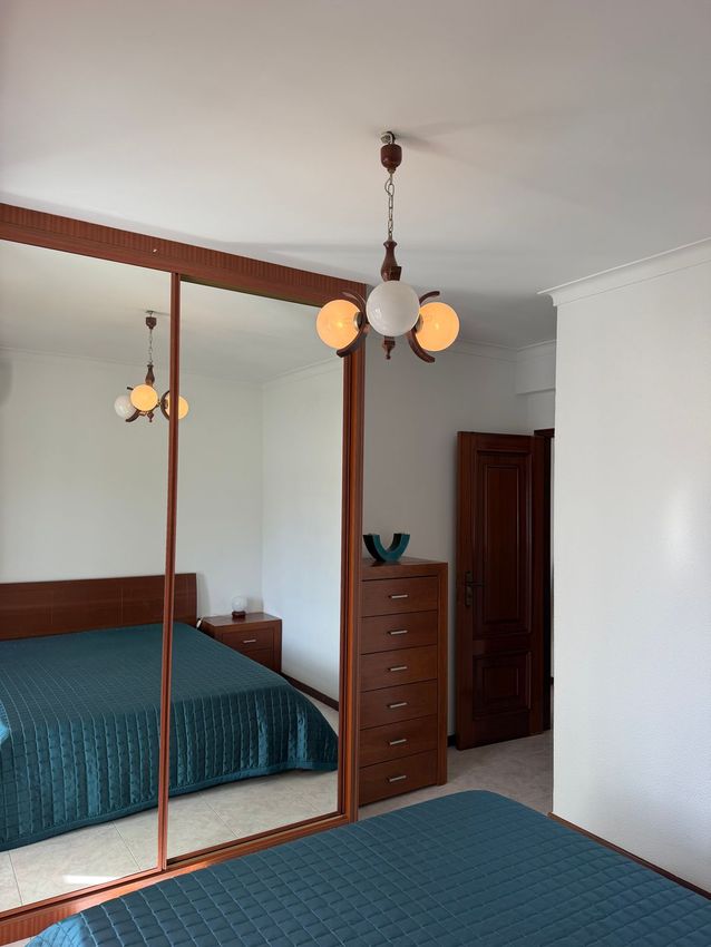Imagem Quarto de apartamento t2 em Avenida dos Bombeiros, 8900 -209