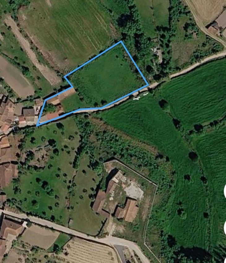 Imagem Vistas de terreno em Largo Igreja, 29