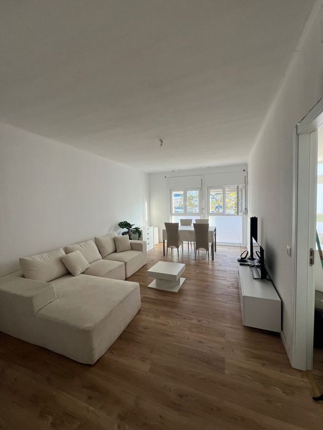Imagem Sala de estar de apartamento t3 em António Carvalho Serra, 5