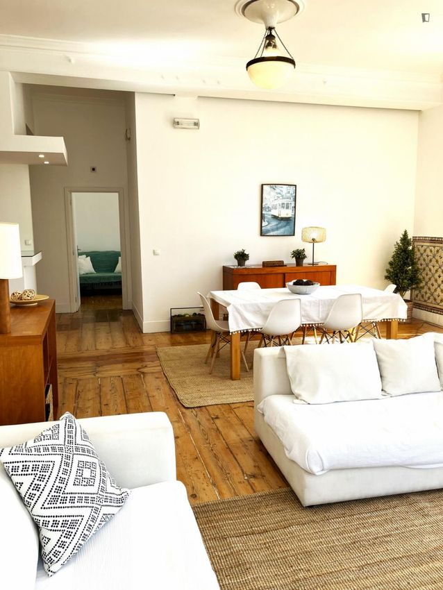 Imagem Sala de estar de apartamento t3 em Largo Corpo Santo