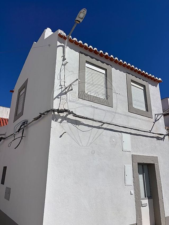 Imagem Fachada de  moradia independente em Travessa do Caldas