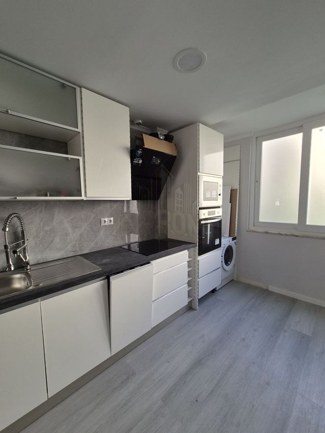 Imagem Cozinha de apartamento t2 em Rua Actriz Maria Matos