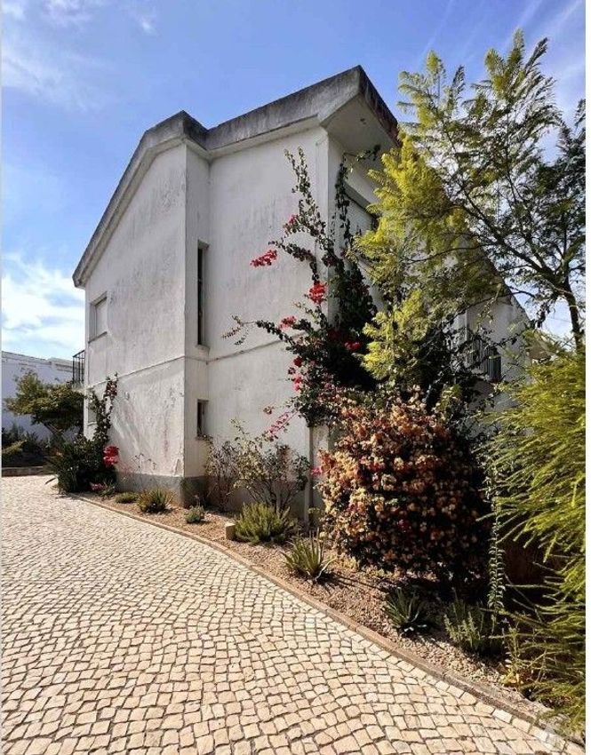 Imagem Fachada de  moradia geminada em Avenida das Descobertas