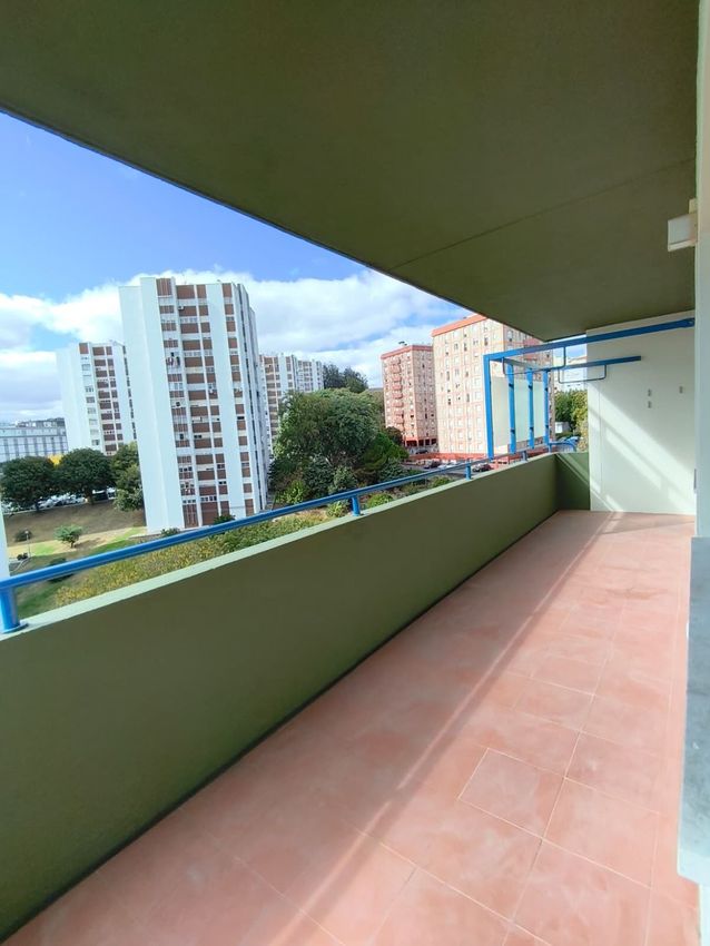 Imagem Varanda de apartamento t3 em Praça Duque de Cadaval, 1