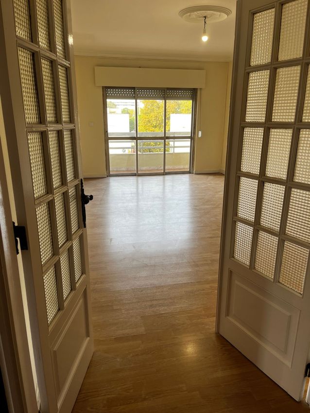 Imagem Sala de estar de apartamento t3 em Rua Professora Virgínia Rau, 13