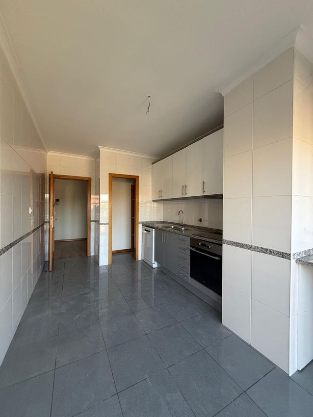 Imagem Cozinha de apartamento t2 em Rua Dom Rodrigo da Cunha