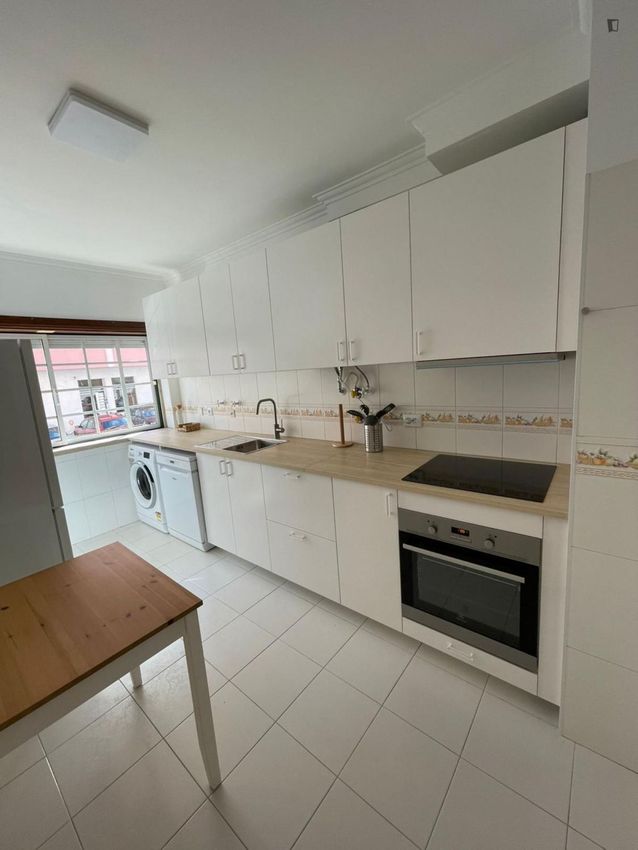 Imagem Cozinha de apartamento t2 em Rua José Magalhães Godinho