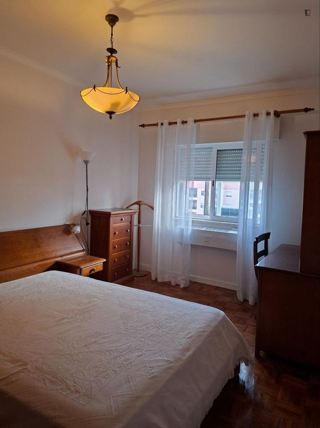 Imagem Quarto de quarto em Rua Fernando Lopes Graça