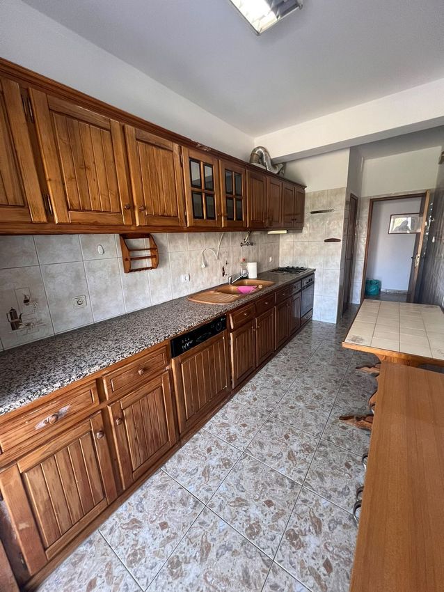 Imagem Cozinha de apartamento t3 em Avenida Francisco Sá Carneiro s/n