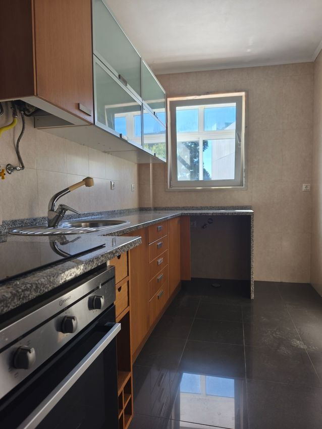 Imagem Cozinha de apartamento t3 em Linda-a-Velha