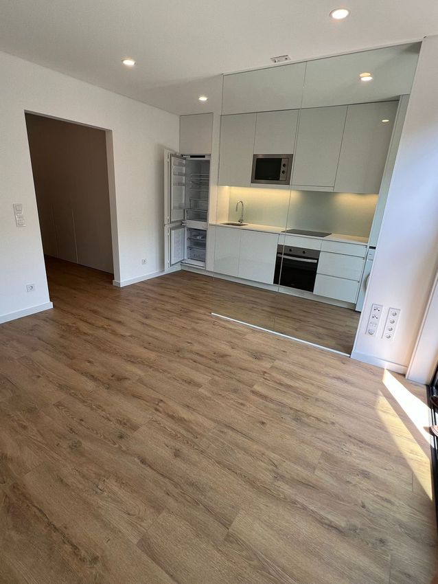 Imagem Divisão de apartamento t0 em Rua Francisco Araújo Dantas, 56