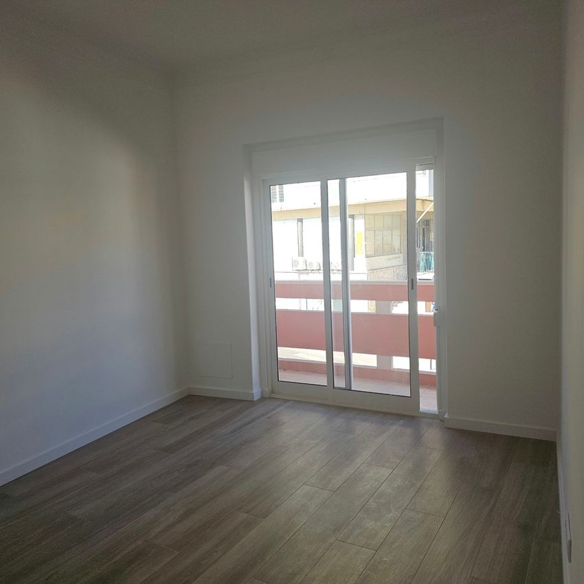 Imagem Divisão de apartamento t3 em Almada