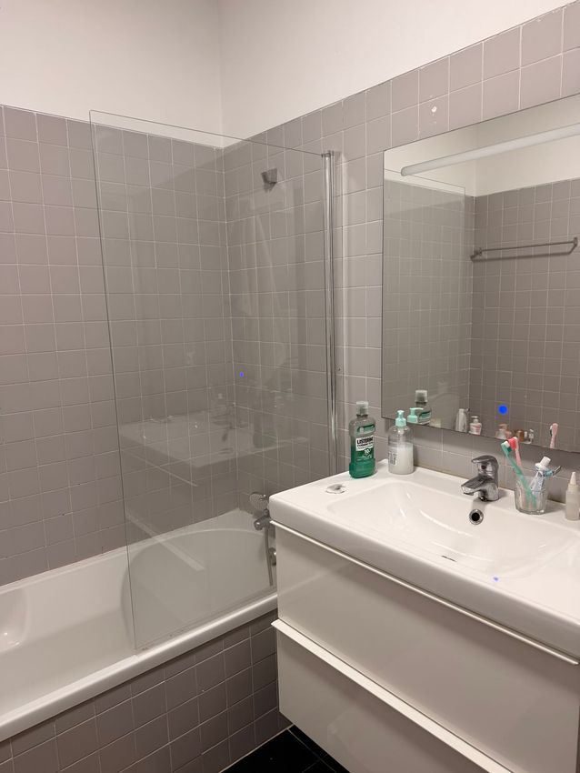 Imagem Casa de banho de apartamento t3 em Rua Doutor José de Matos, 98