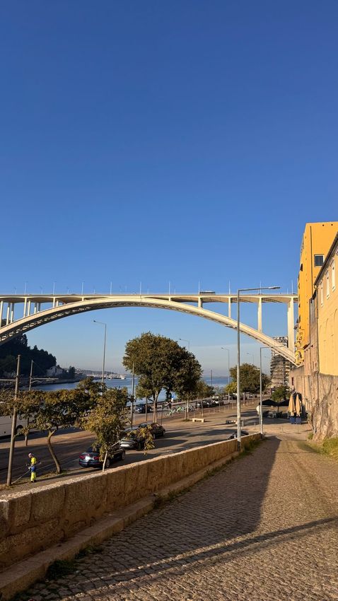 Imagem Vistas de apartamento t3 em Calçada da Arrábida, 1
