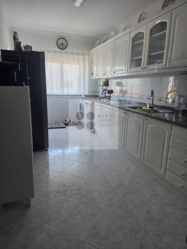 Imagem Cozinha de apartamento t2 em Arruda dos Vinhos