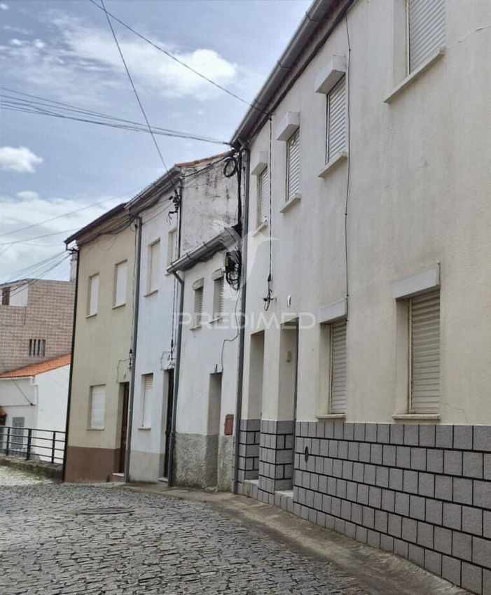 Imagem Vistas de  casa ou moradia em Vale de Prazeres e Mata da Rainha
