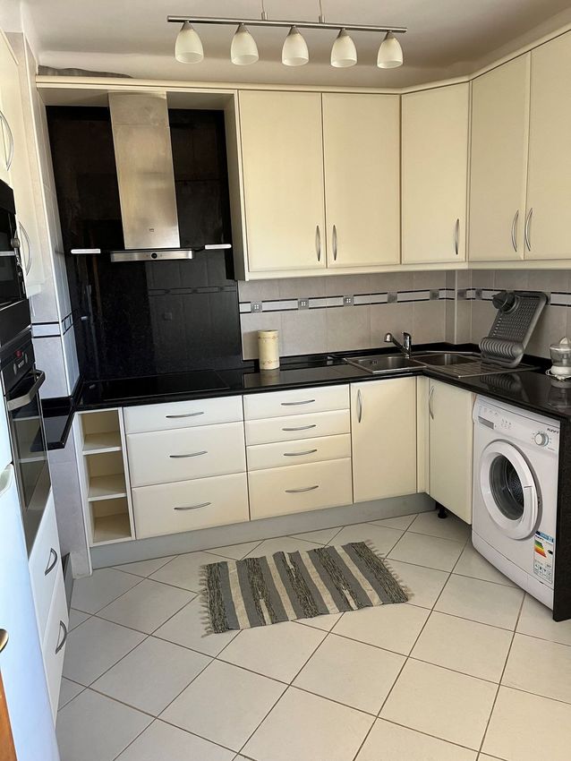 Imagem Cozinha de apartamento t2 em Rua do Leste, 14